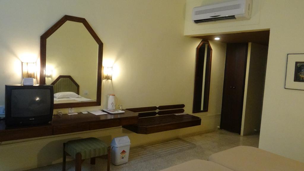 Hotel Paradise - Mysore Dasaprakash Group Екстериор снимка