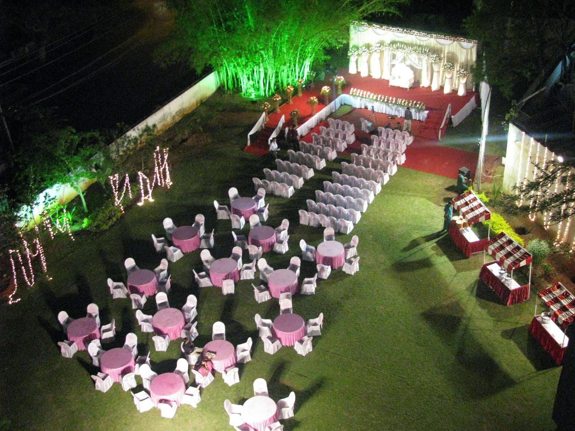 Hotel Paradise - Mysore Dasaprakash Group Екстериор снимка