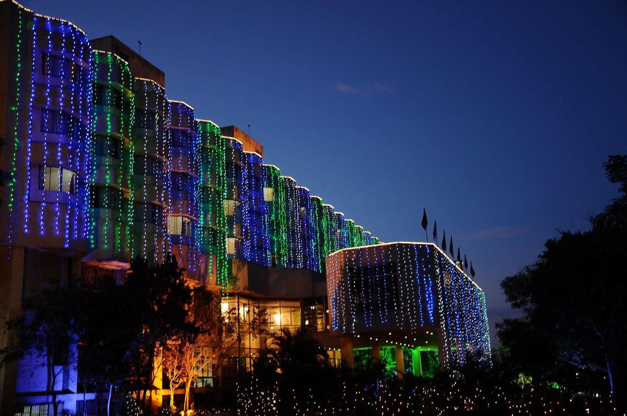 Hotel Paradise - Mysore Dasaprakash Group Екстериор снимка