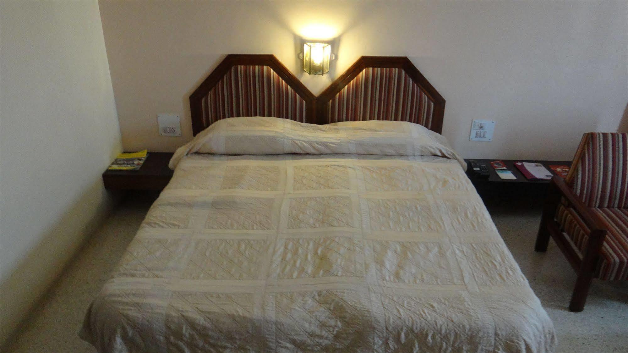 Hotel Paradise - Mysore Dasaprakash Group Екстериор снимка