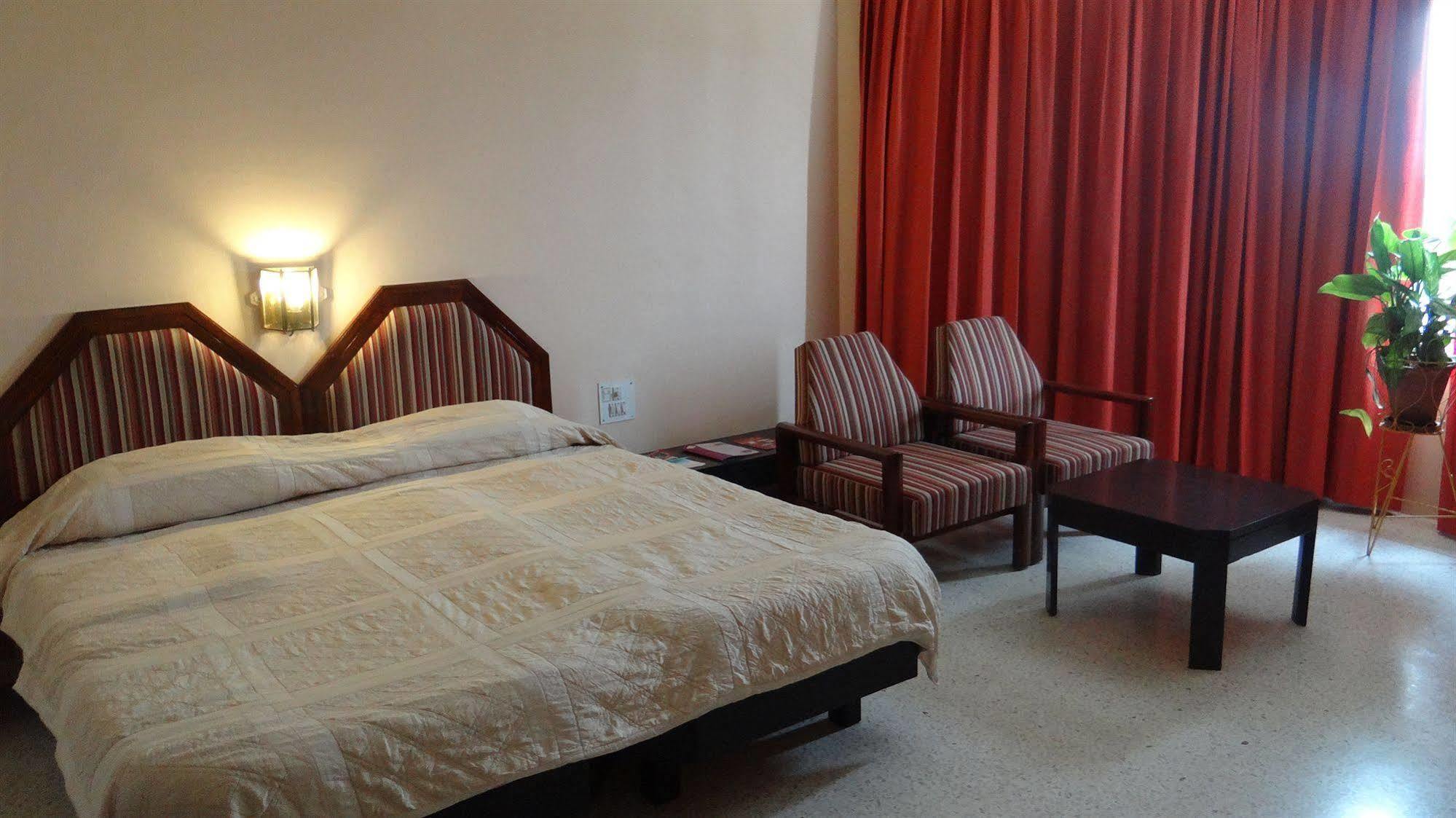Hotel Paradise - Mysore Dasaprakash Group Екстериор снимка