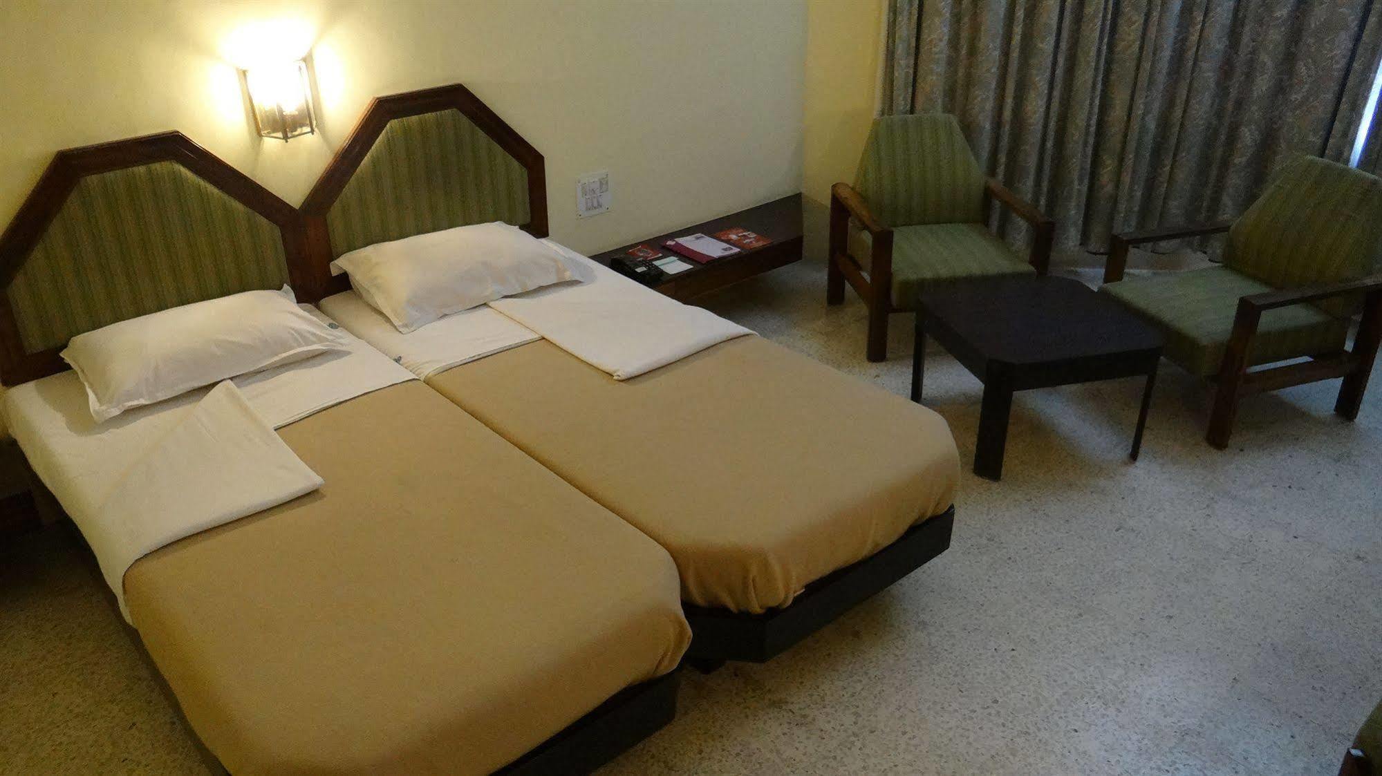 Hotel Paradise - Mysore Dasaprakash Group Екстериор снимка