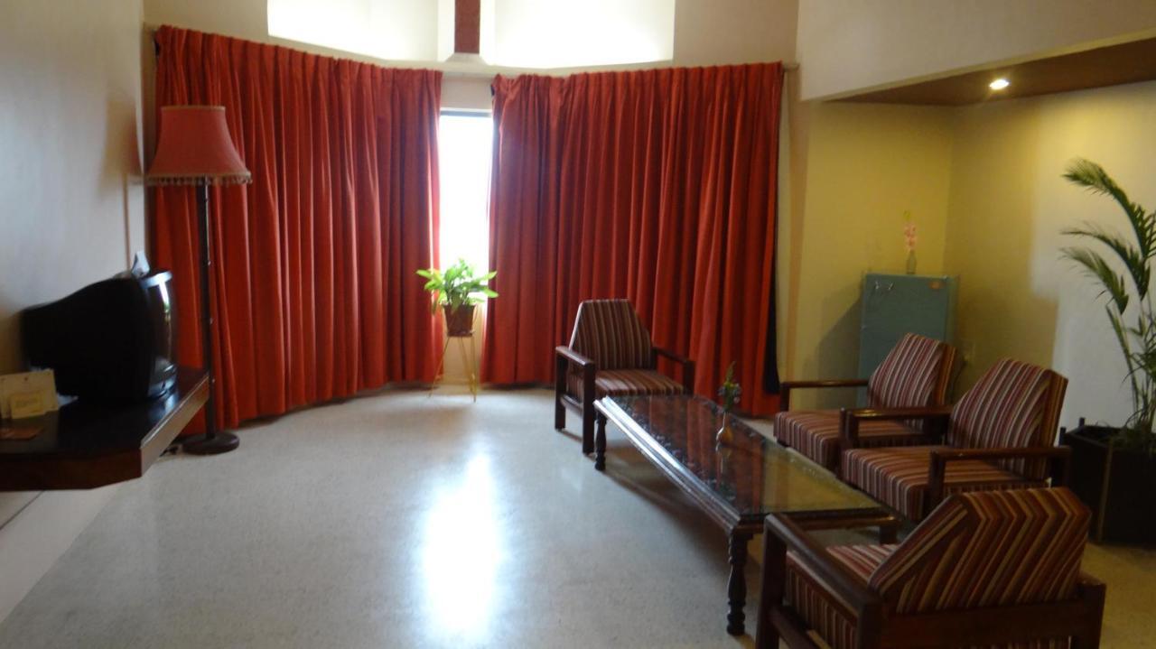 Hotel Paradise - Mysore Dasaprakash Group Екстериор снимка